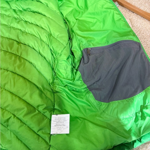 Patagonia Downfilled Women's Vibrant Green Puffer Coat size small - Picture 8 of 9